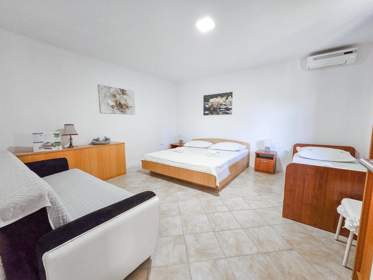 Apartments Vukovic Vanja Makarska Exterior photo